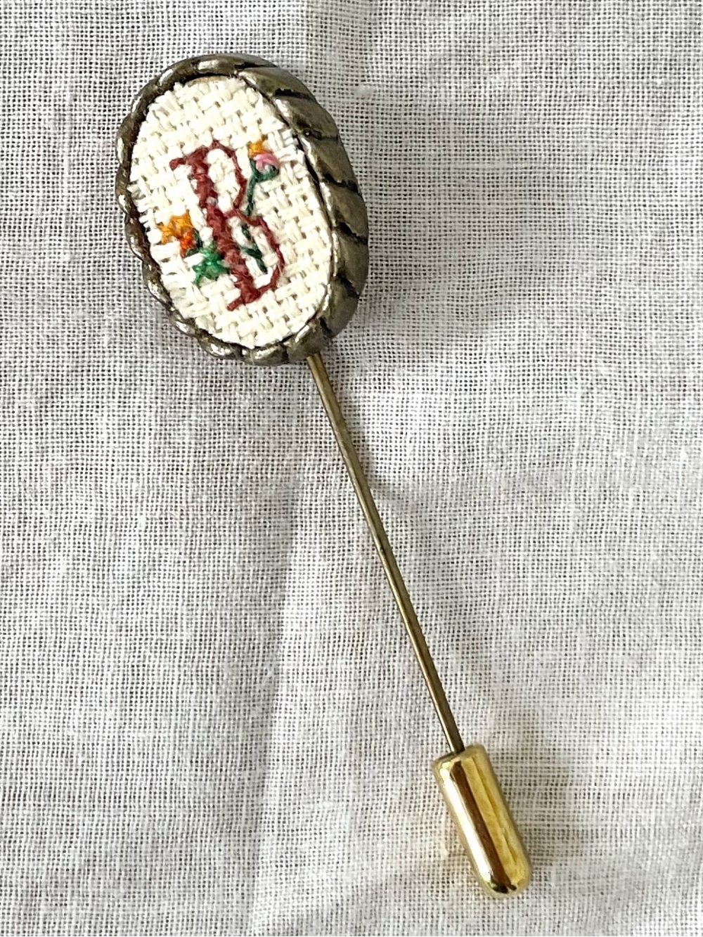 Vintage Hand‑Stitched Monogram “B” Floral Stick Pin Creative Circle Style
